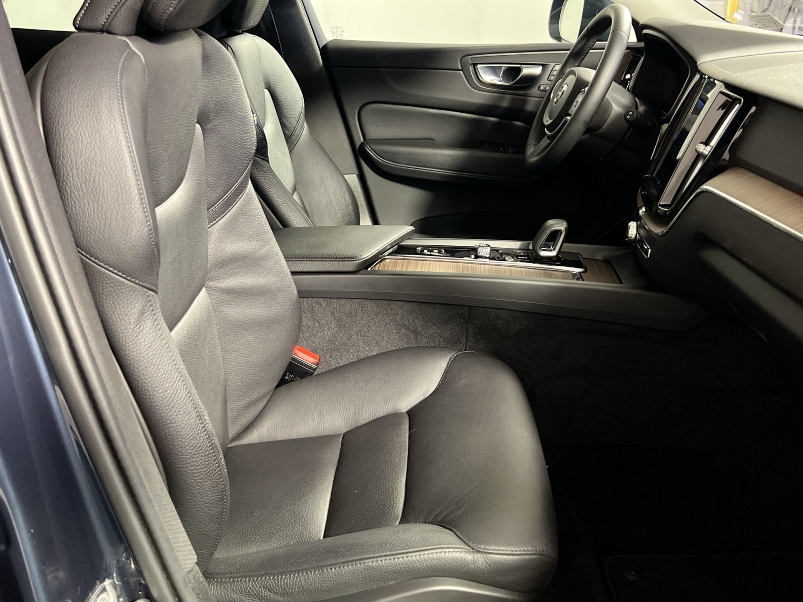 2022 Volvo XC60 B5 Momentum