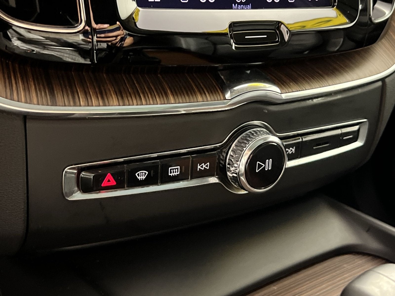 2022 Volvo XC60 B5 Momentum