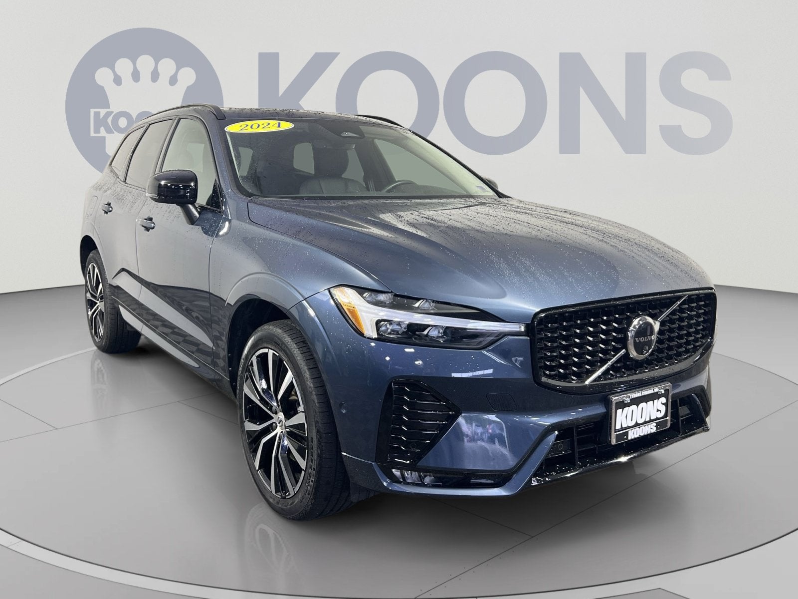 2024 Volvo XC60 B5 Plus Dark Theme