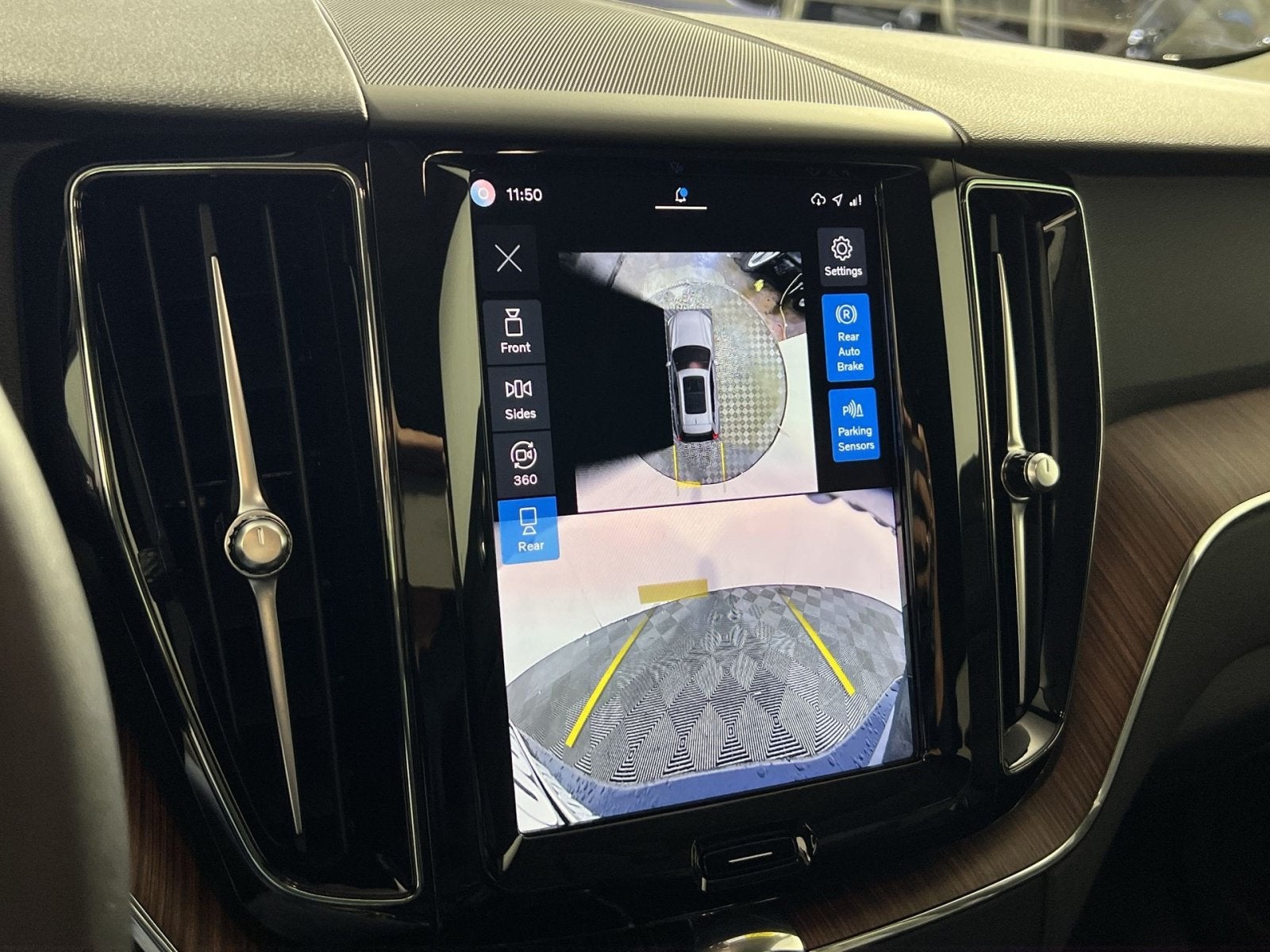 2024 Volvo XC60 B5 Plus Dark Theme