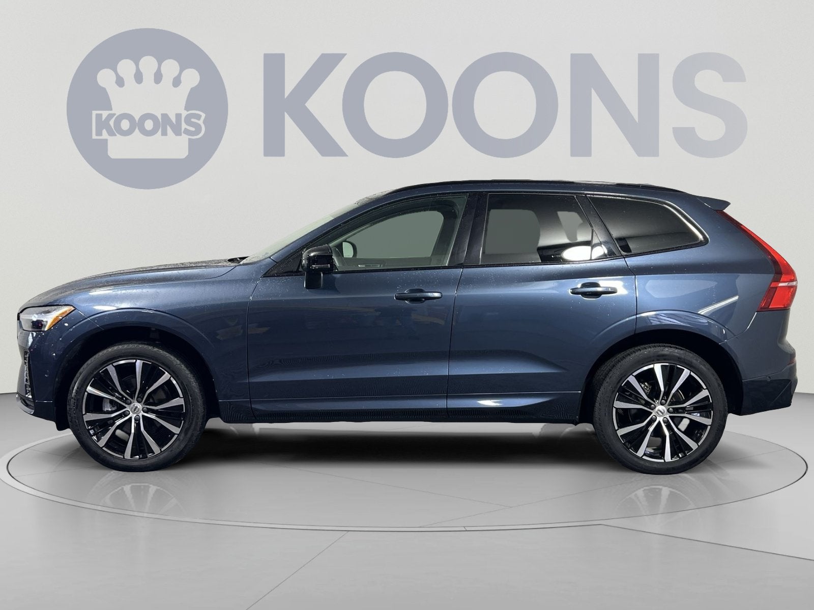 2024 Volvo XC60 B5 Plus Dark Theme