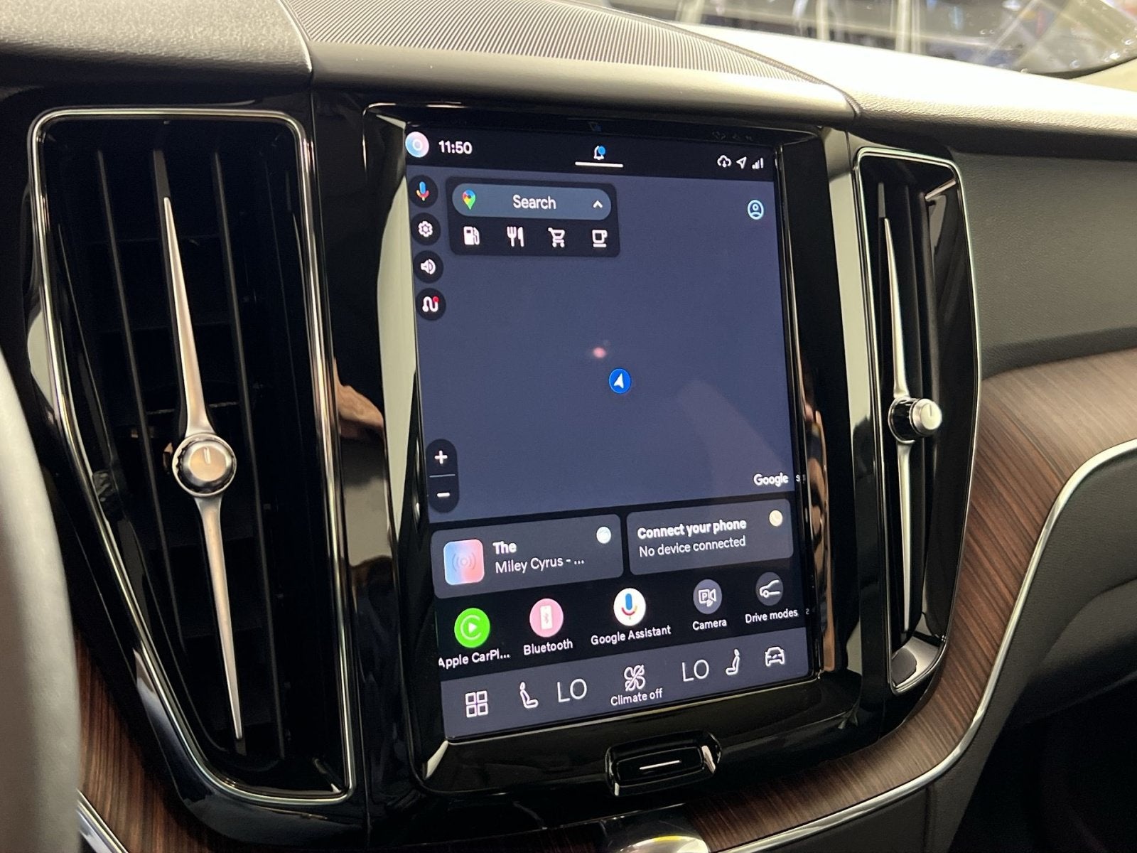 2024 Volvo XC60 B5 Plus Dark Theme