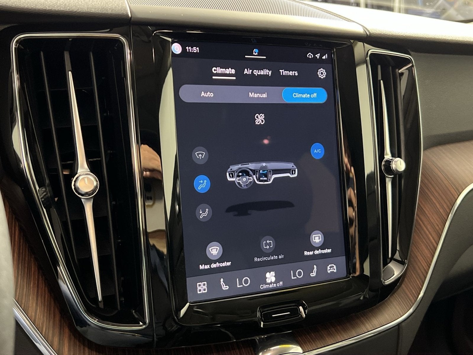 2024 Volvo XC60 B5 Plus Dark Theme