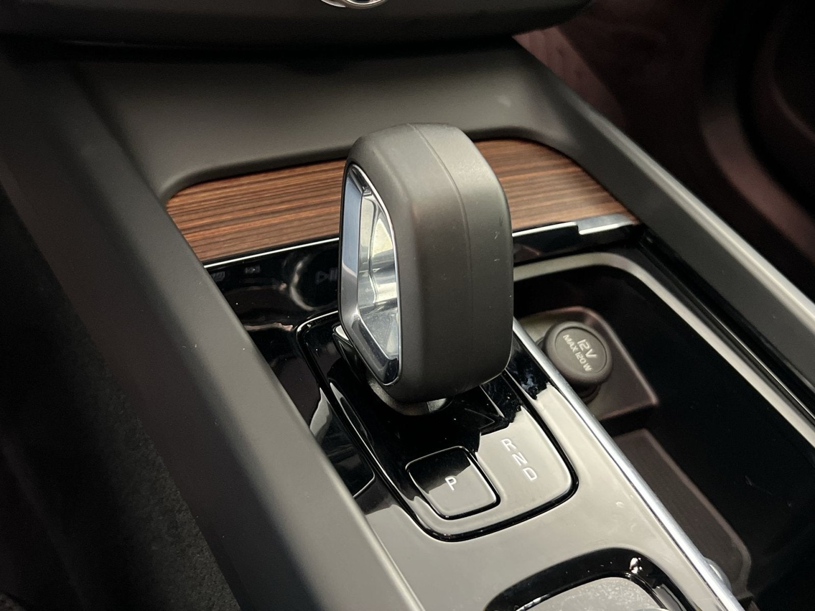 2024 Volvo XC60 B5 Plus Dark Theme