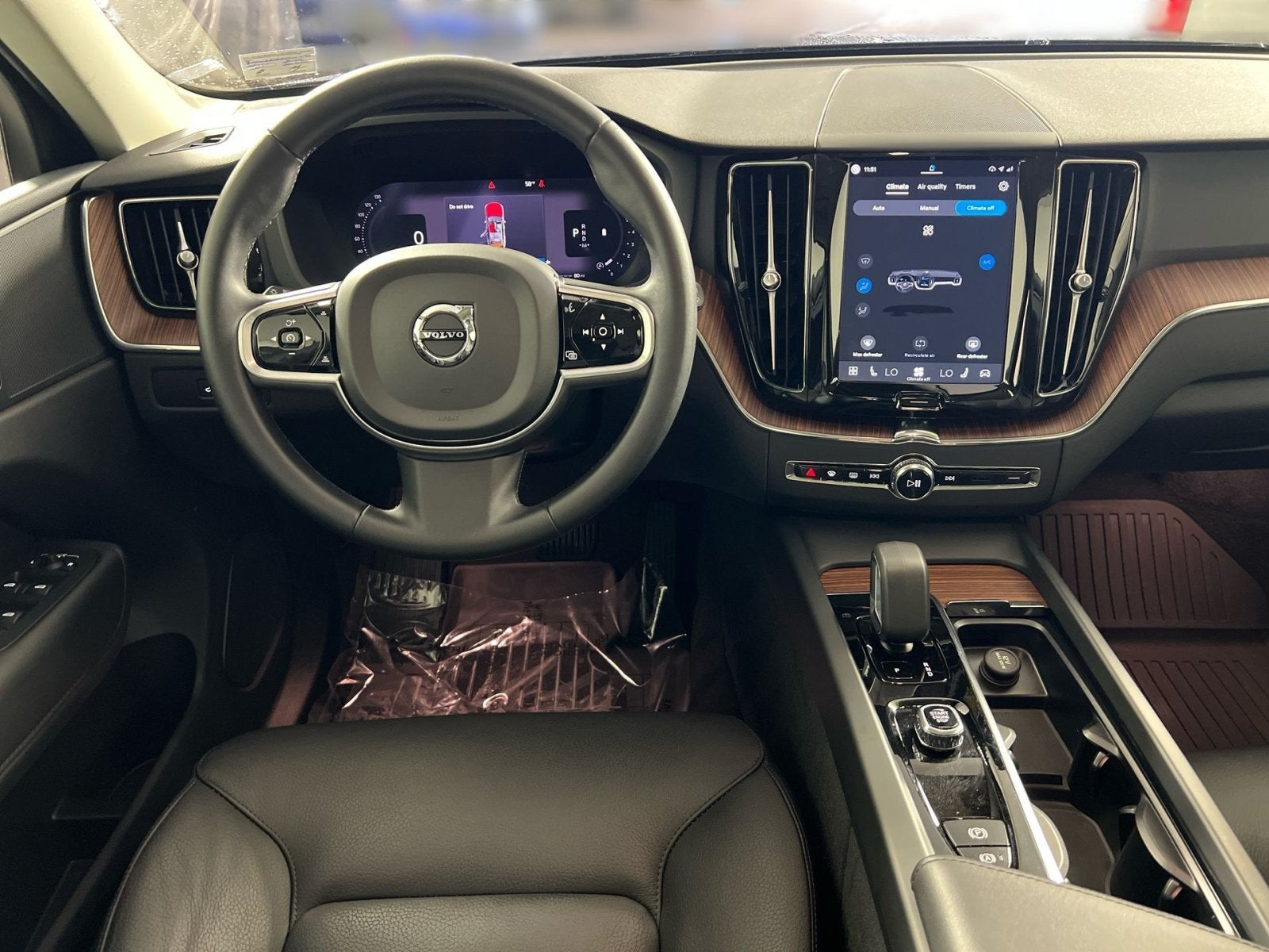 2024 Volvo XC60 B5 Plus Dark Theme