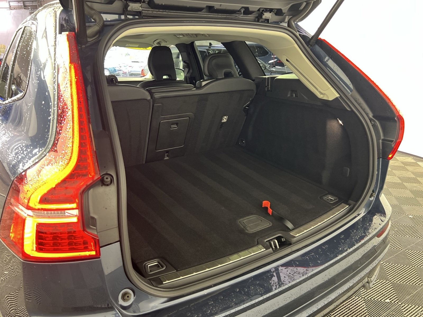 2024 Volvo XC60 B5 Plus Dark Theme