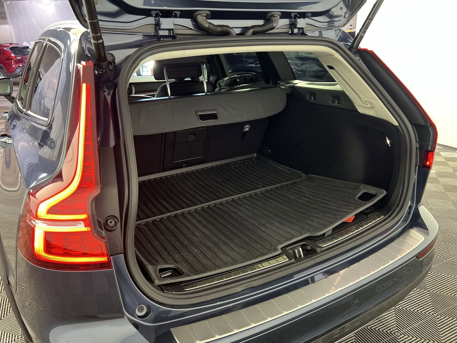 2024 Volvo V60 Cross Country B5 Plus