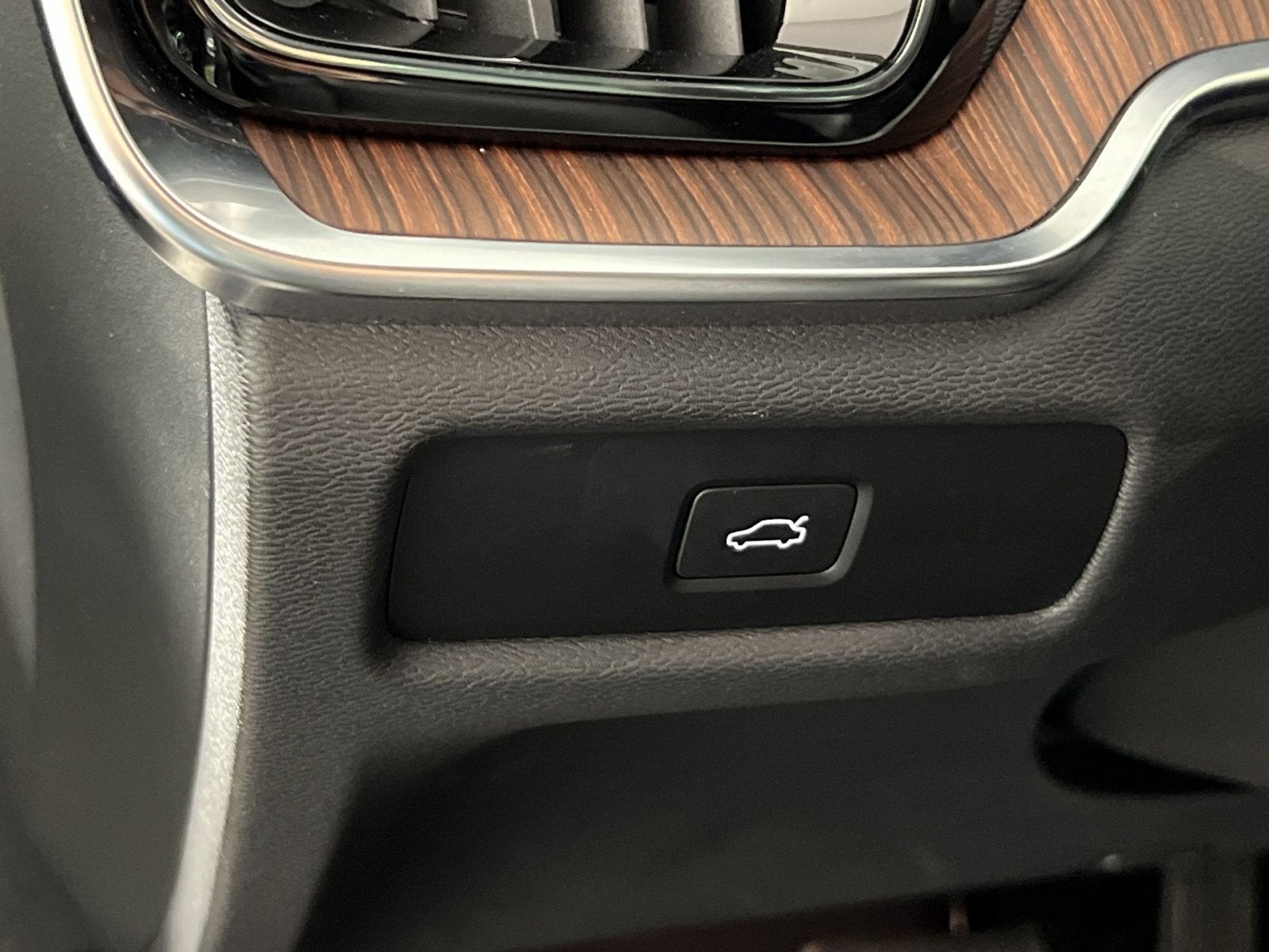 2024 Volvo V60 Cross Country B5 Plus