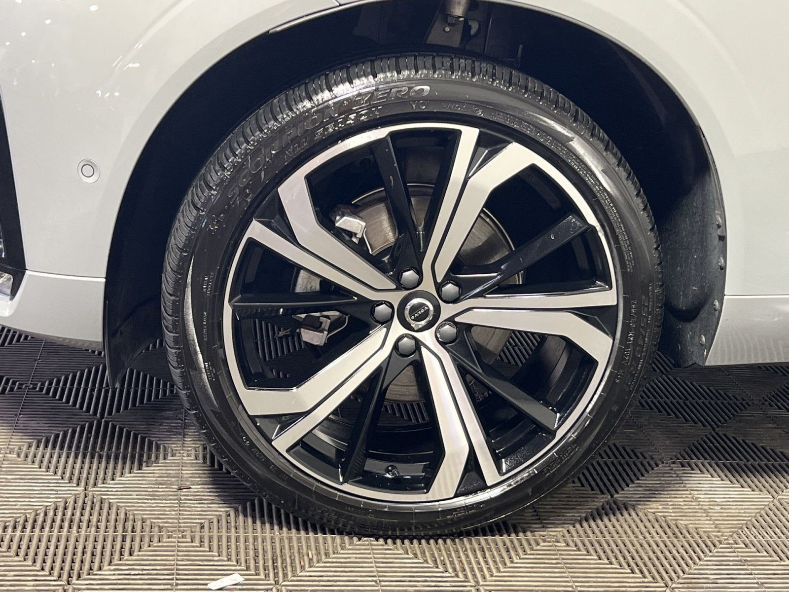 2025 Volvo XC60 B5 Ultra