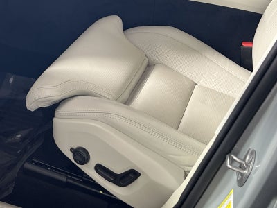 2025 Volvo XC60 B5 Ultra