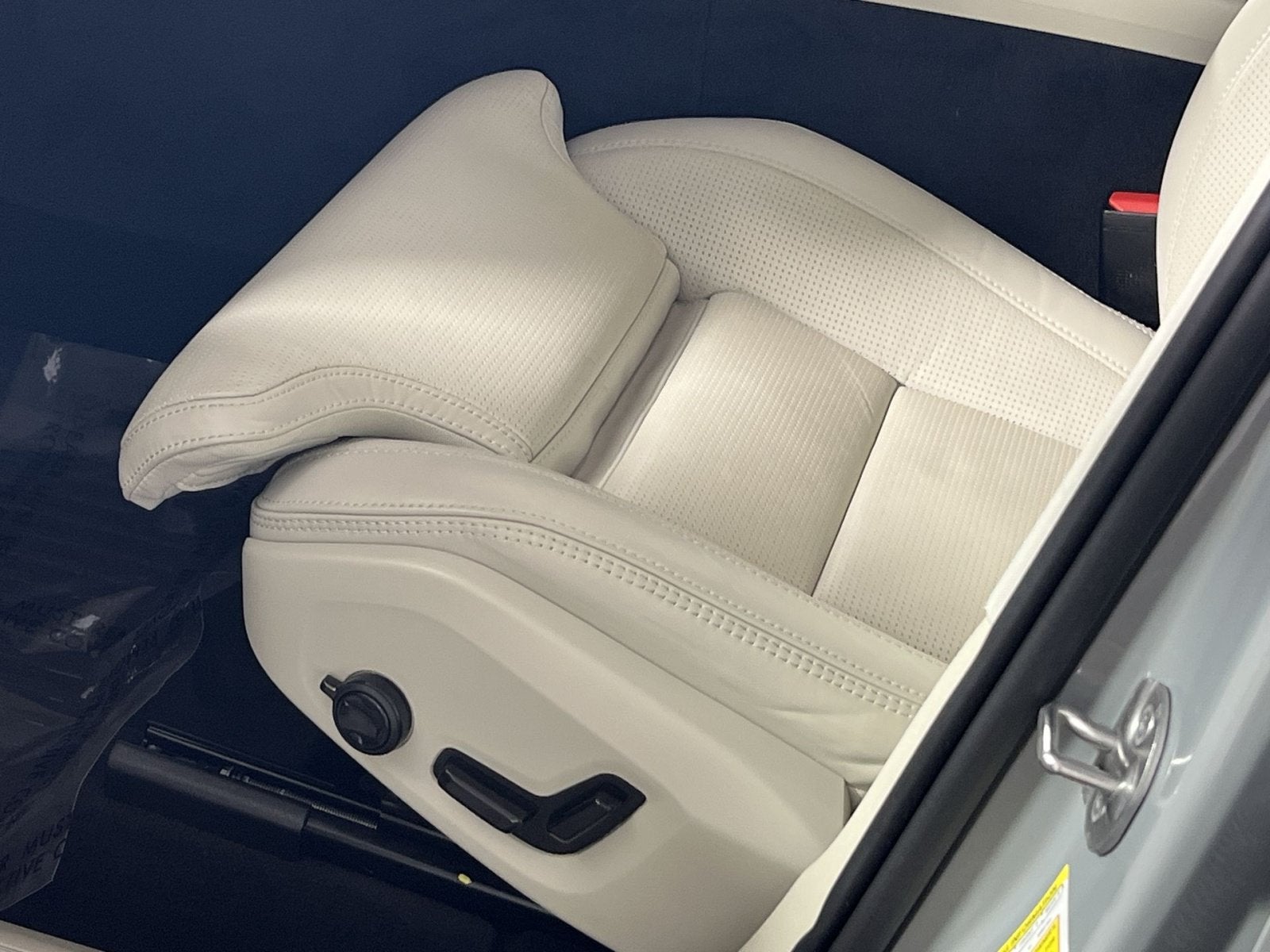 2025 Volvo XC60 B5 Ultra