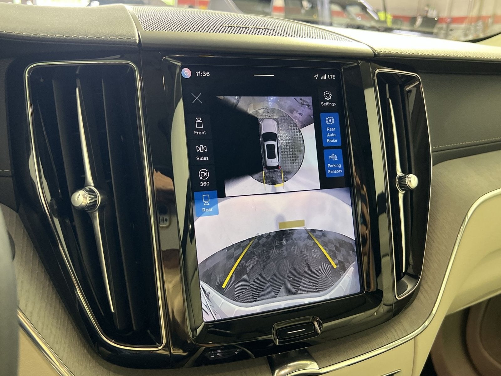 2025 Volvo XC60 B5 Ultra