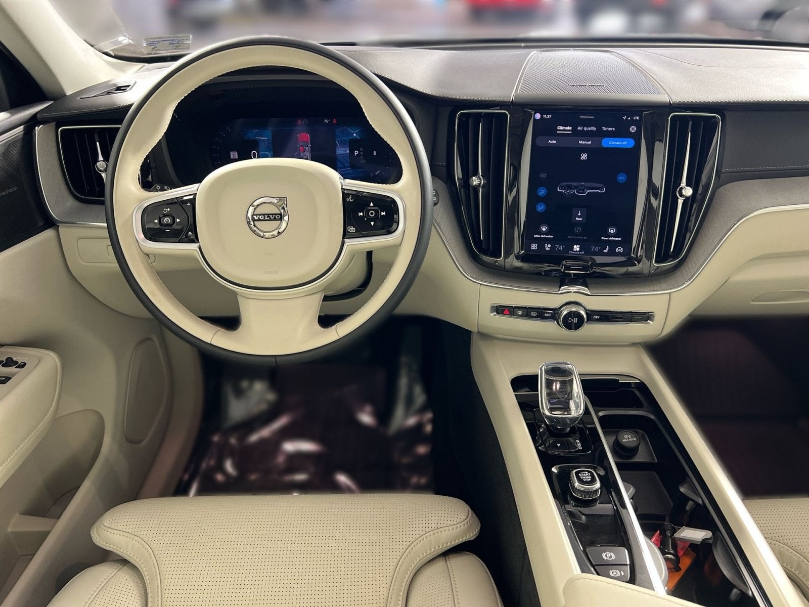 2025 Volvo XC60 B5 Ultra