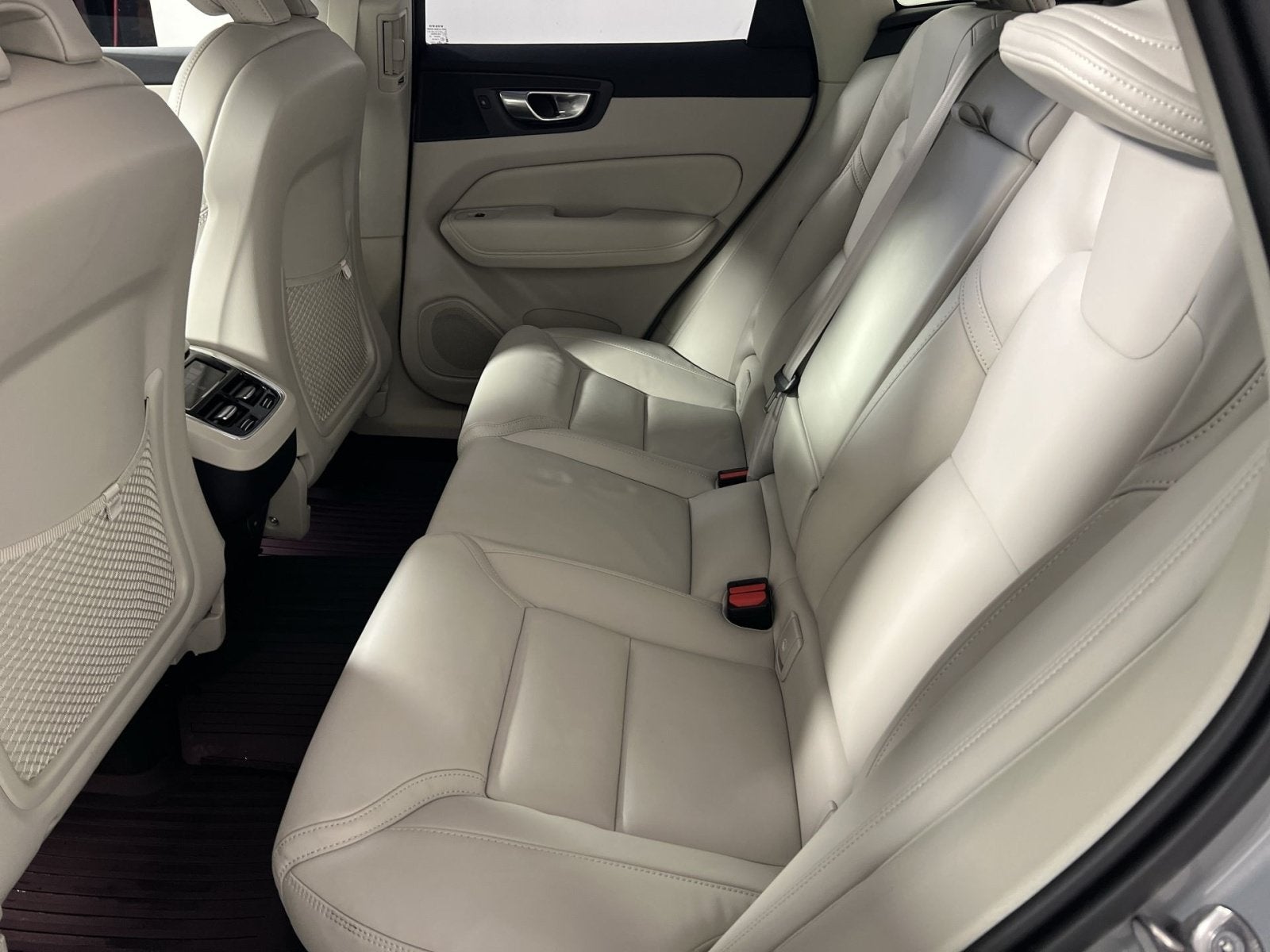 2025 Volvo XC60 B5 Ultra