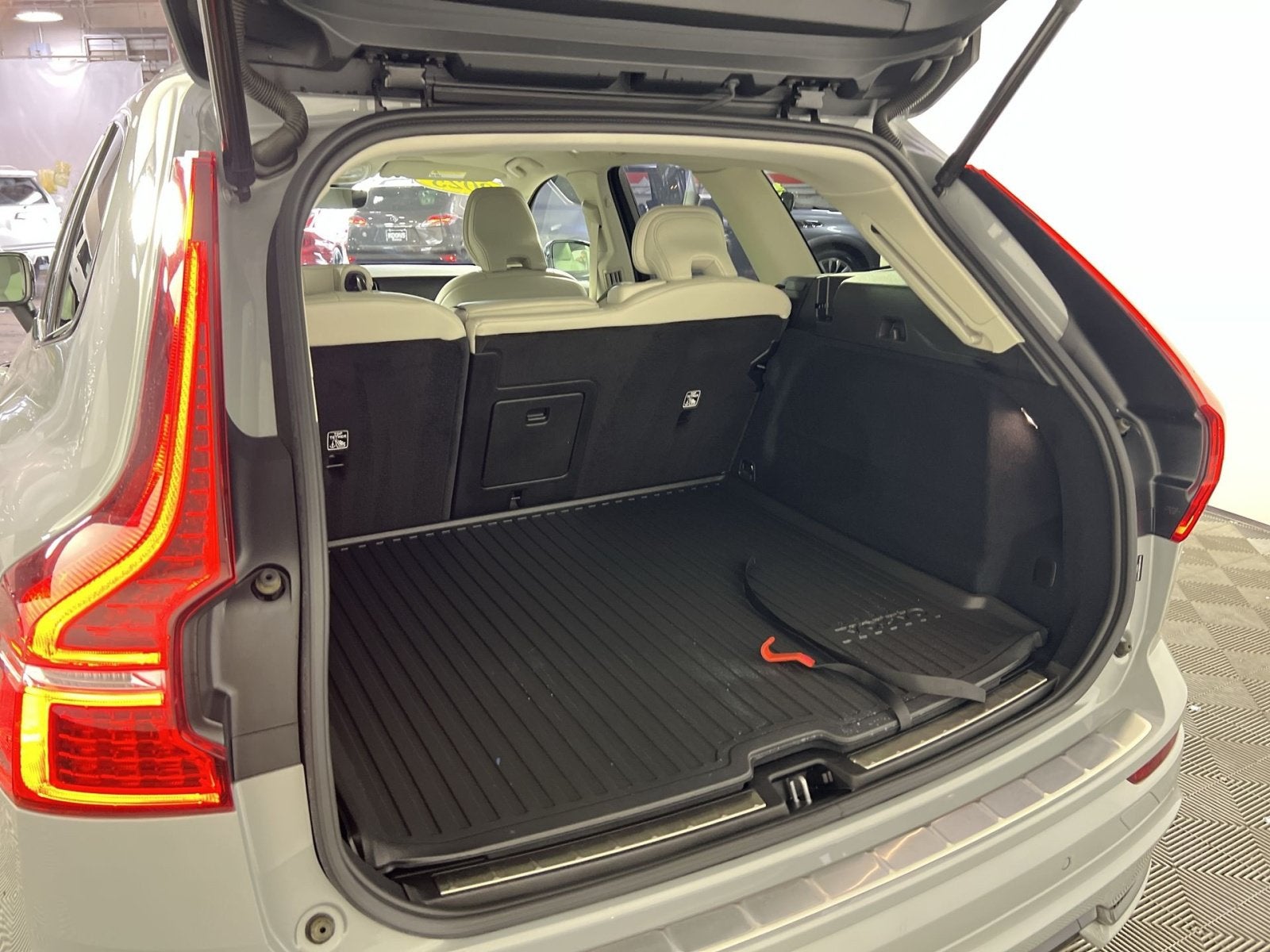 2025 Volvo XC60 B5 Ultra