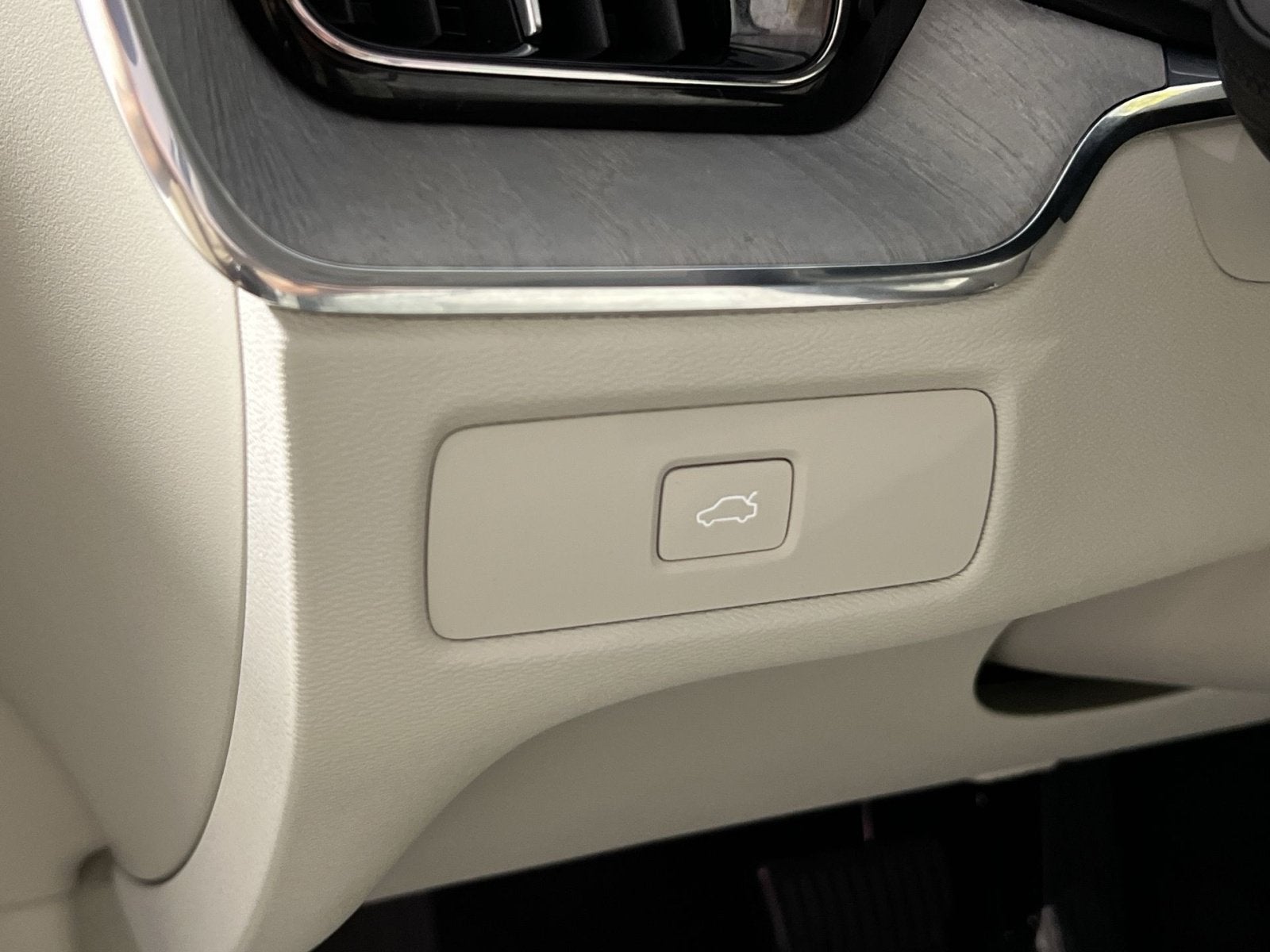 2025 Volvo XC60 B5 Ultra