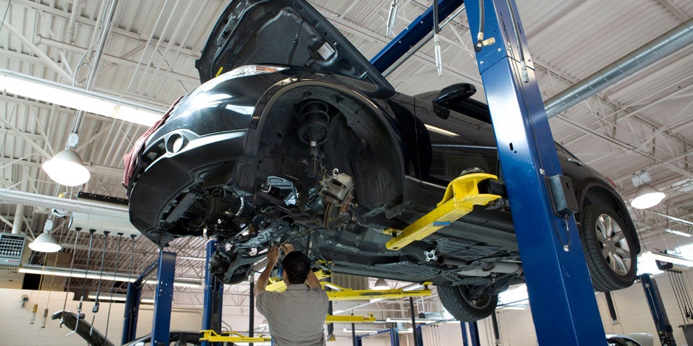 Vehicle technician performing drivetrain service